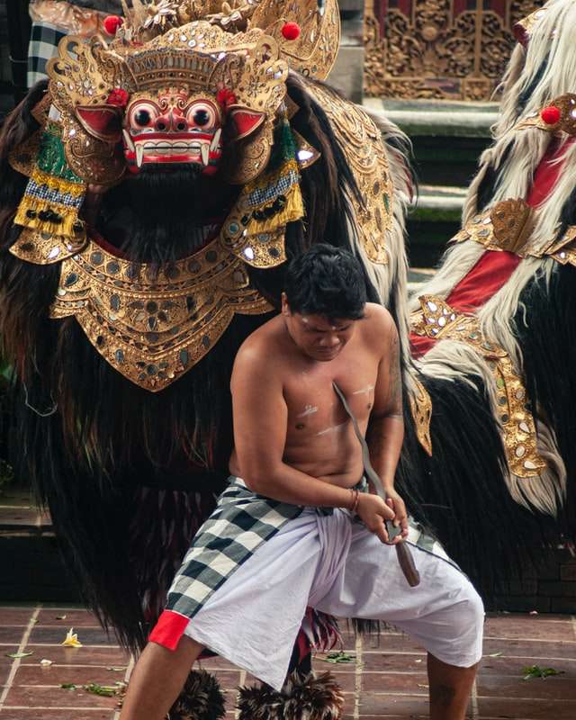 09.15am : Visit Batubulan village for kris and barong dance